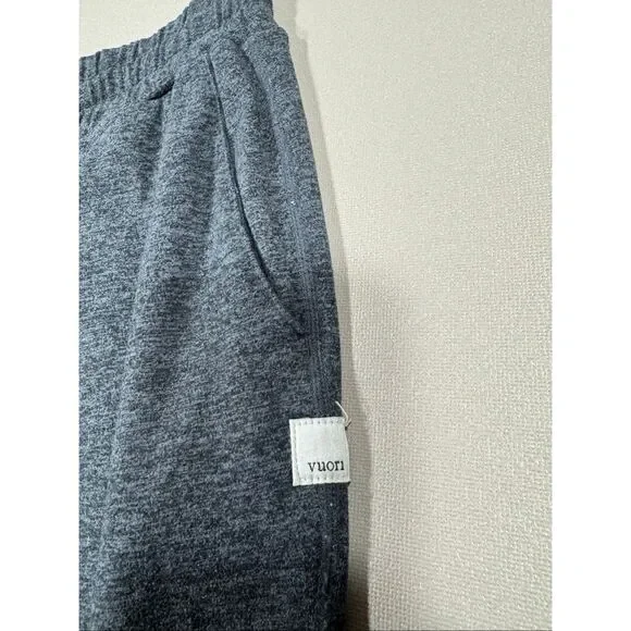 Vuori Crop Joggers *size tag missing - Picture 3 of 8